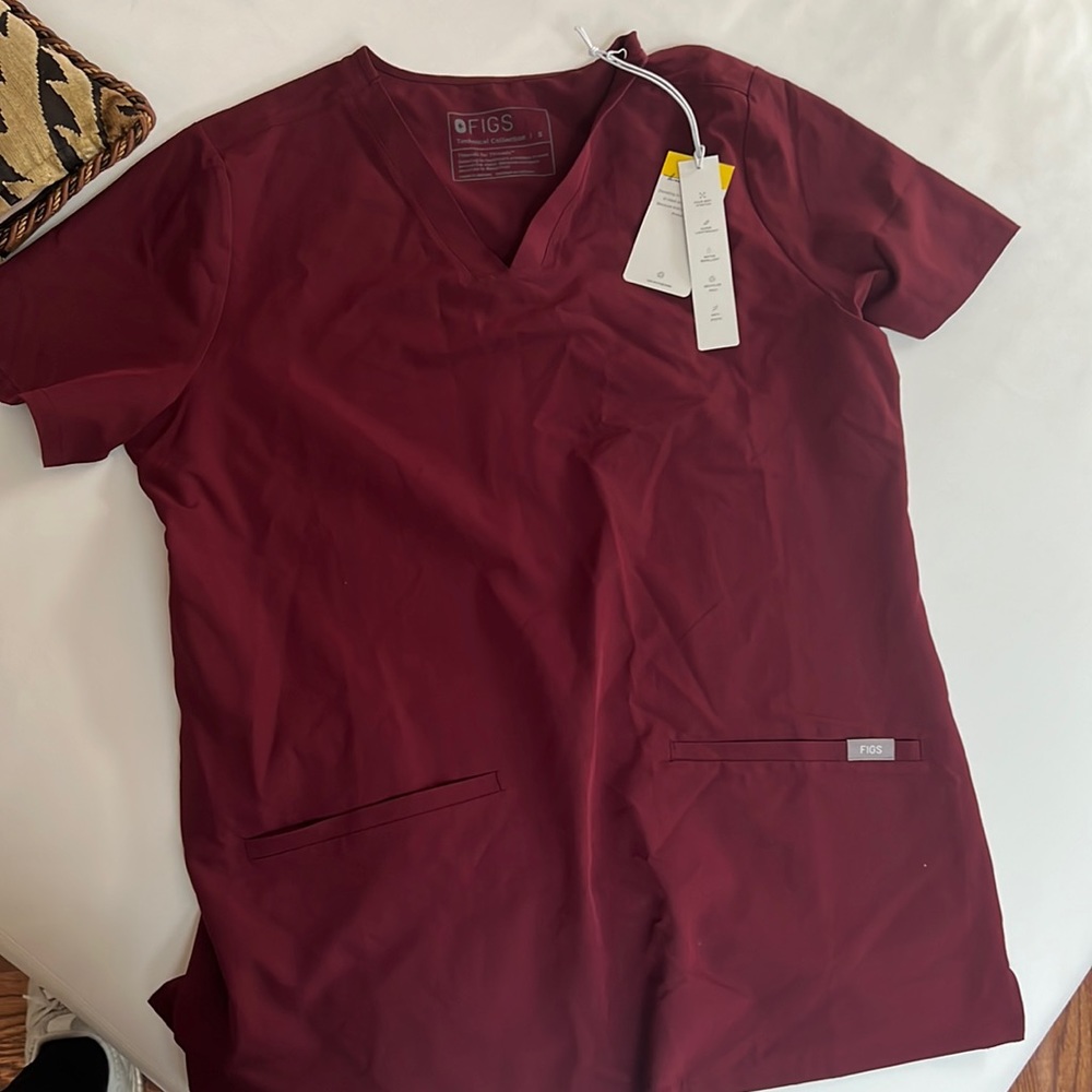 Figs technical collection 3 pocket top NWT